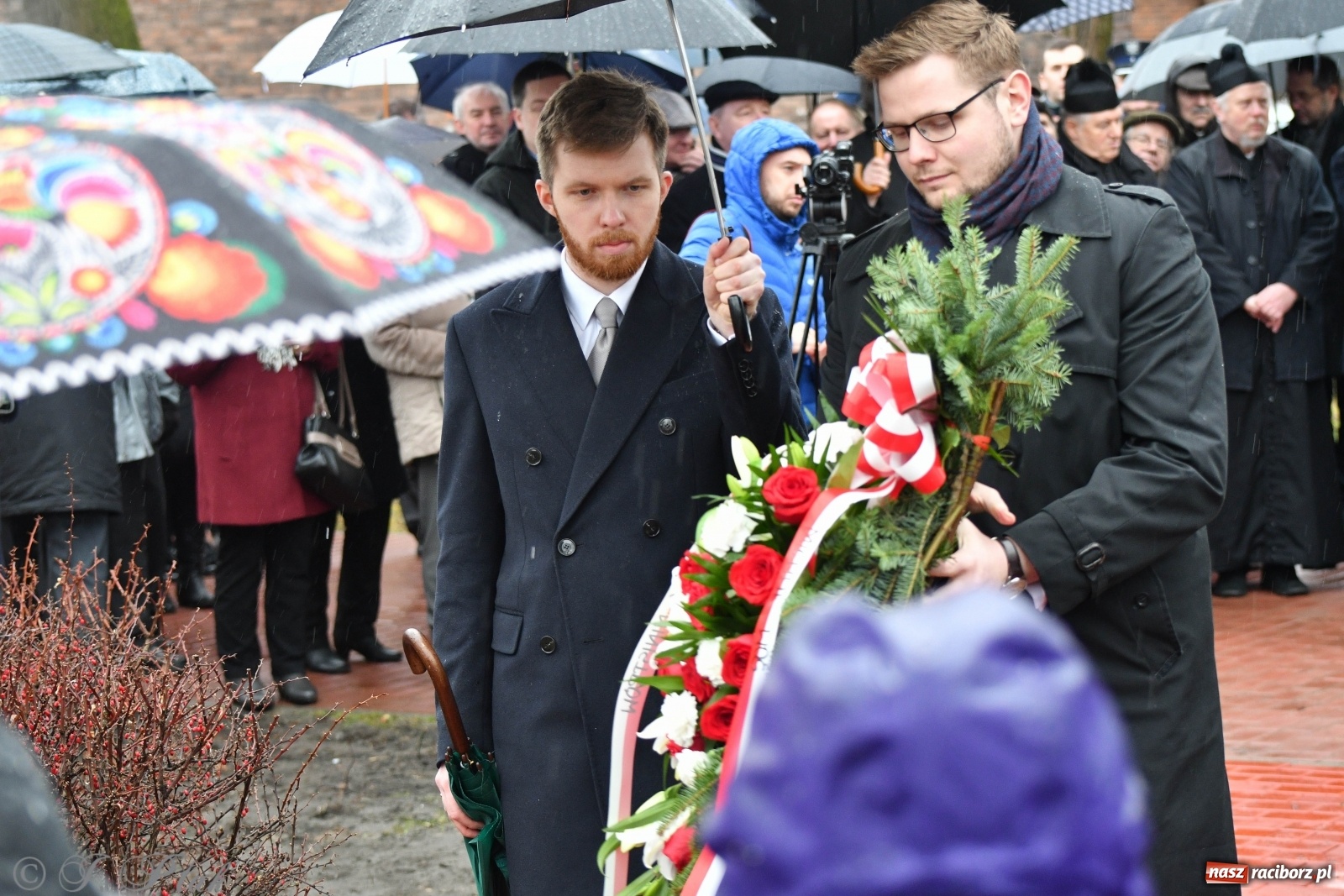 Zdjęcie w galerii na portalu naszraciborz.pl: Przy więzieniu odsłonięto tablicę poświęconą bł. Ryszardowi Henkesowi  wiadomości z regionu