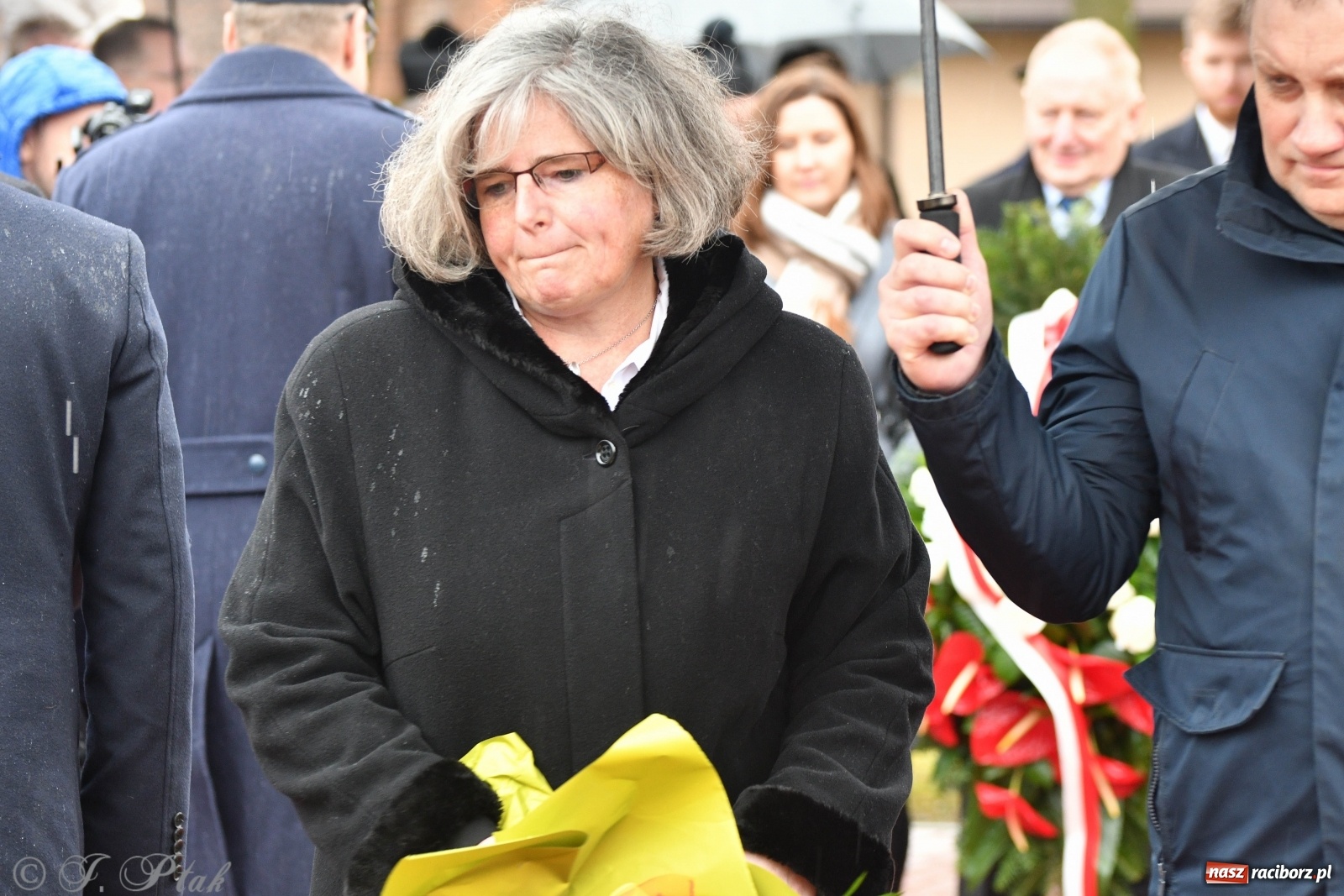 Zdjęcie w galerii na portalu naszraciborz.pl: Przy więzieniu odsłonięto tablicę poświęconą bł. Ryszardowi Henkesowi  wiadomości z regionu