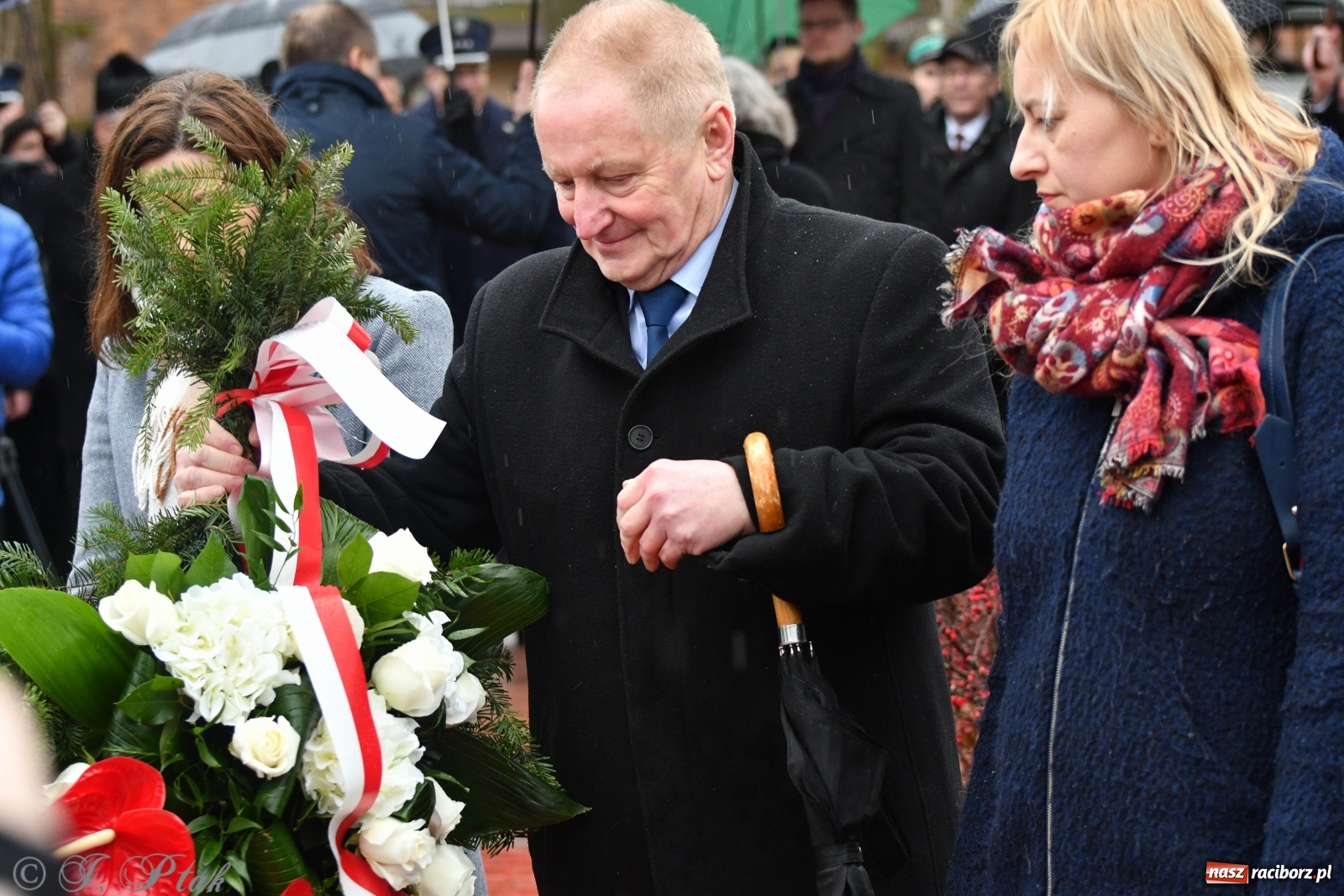 Zdjęcie w galerii na portalu naszraciborz.pl: Przy więzieniu odsłonięto tablicę poświęconą bł. Ryszardowi Henkesowi  wiadomości z regionu