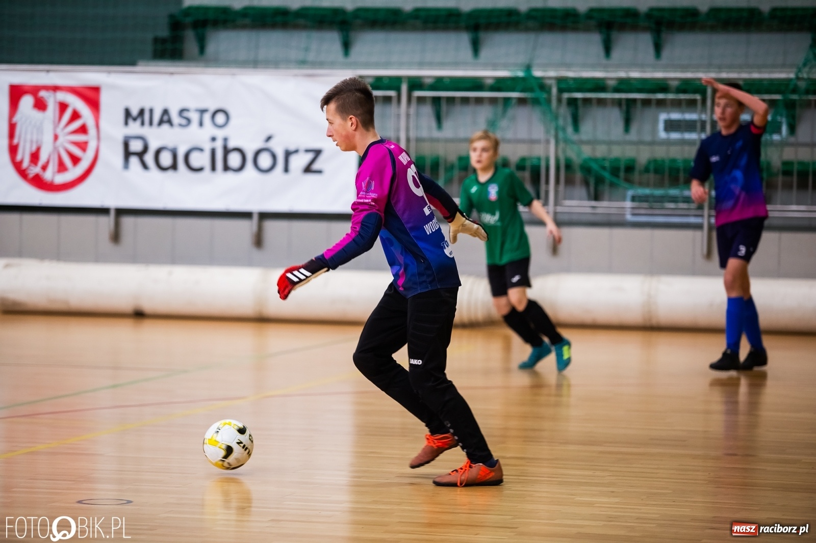 Zdjęcie w galerii na portalu naszraciborz.pl: Halowy Turniej Młodzików w Arenie Rafako wiadomości z regionu