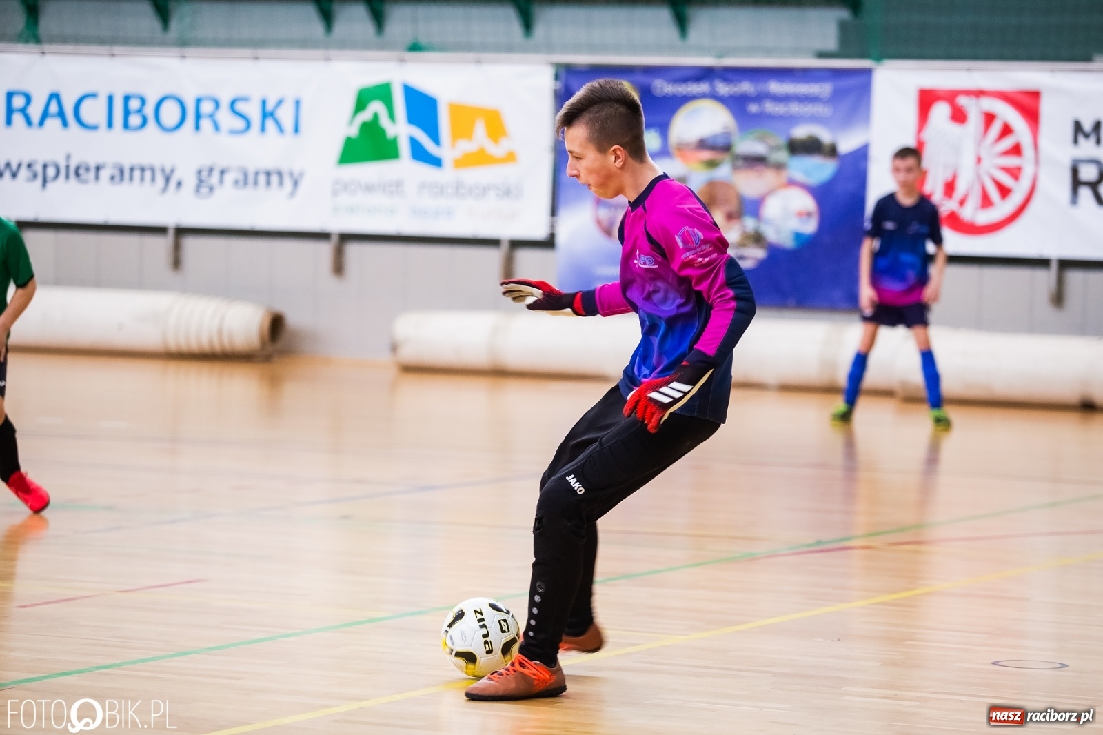 Zdjęcie w galerii na portalu naszraciborz.pl: Halowy Turniej Młodzików w Arenie Rafako wiadomości z regionu
