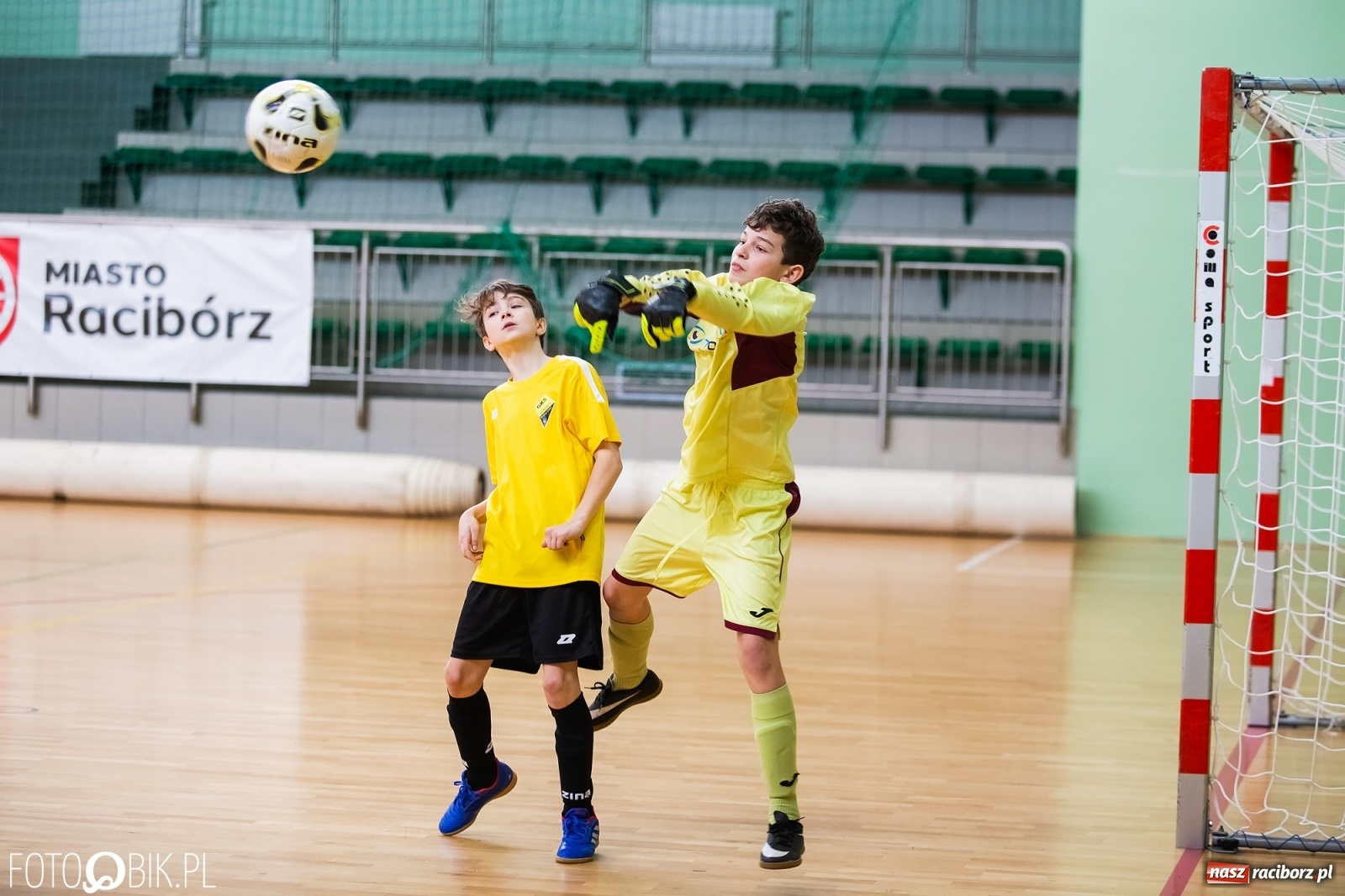 Zdjęcie w galerii na portalu naszraciborz.pl: Halowy Turniej Młodzików w Arenie Rafako wiadomości z regionu