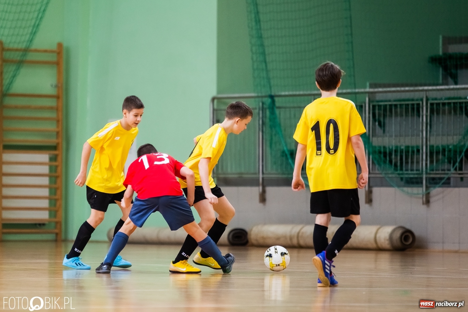Zdjęcie w galerii na portalu naszraciborz.pl: Halowy Turniej Młodzików w Arenie Rafako wiadomości z regionu