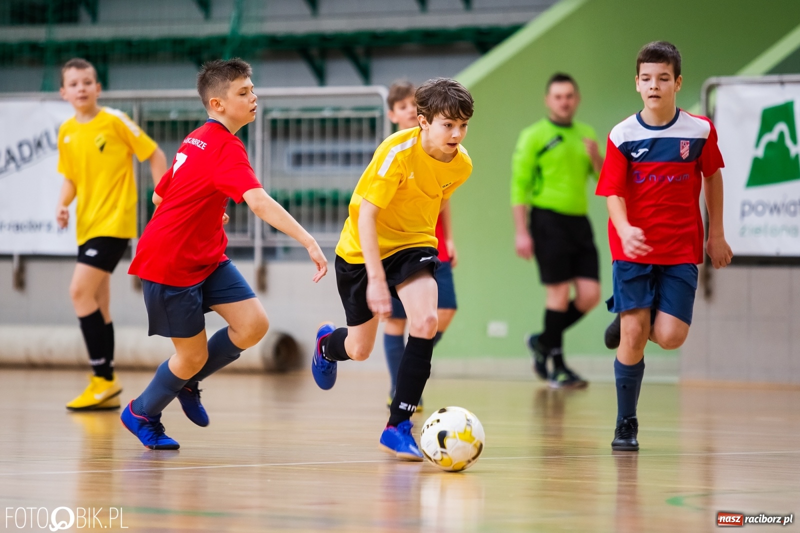 Zdjęcie w galerii na portalu naszraciborz.pl: Halowy Turniej Młodzików w Arenie Rafako wiadomości z regionu