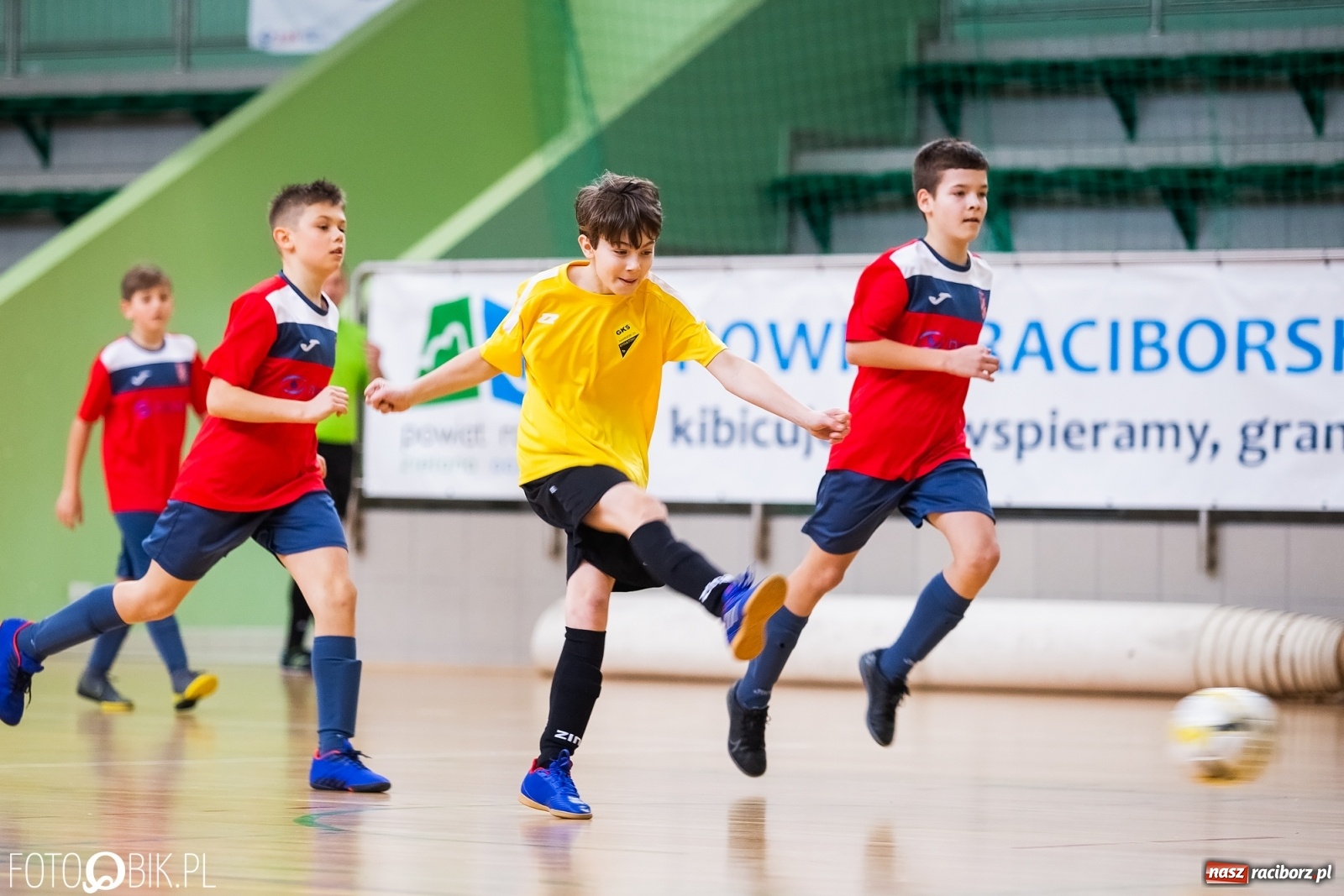 Zdjęcie w galerii na portalu naszraciborz.pl: Halowy Turniej Młodzików w Arenie Rafako wiadomości z regionu