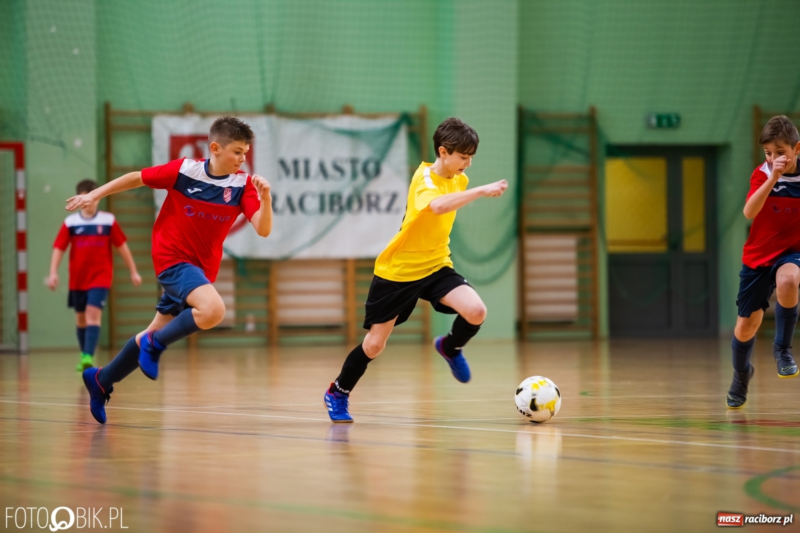 Zdjęcie w galerii na portalu naszraciborz.pl: Halowy Turniej Młodzików w Arenie Rafako wiadomości z regionu