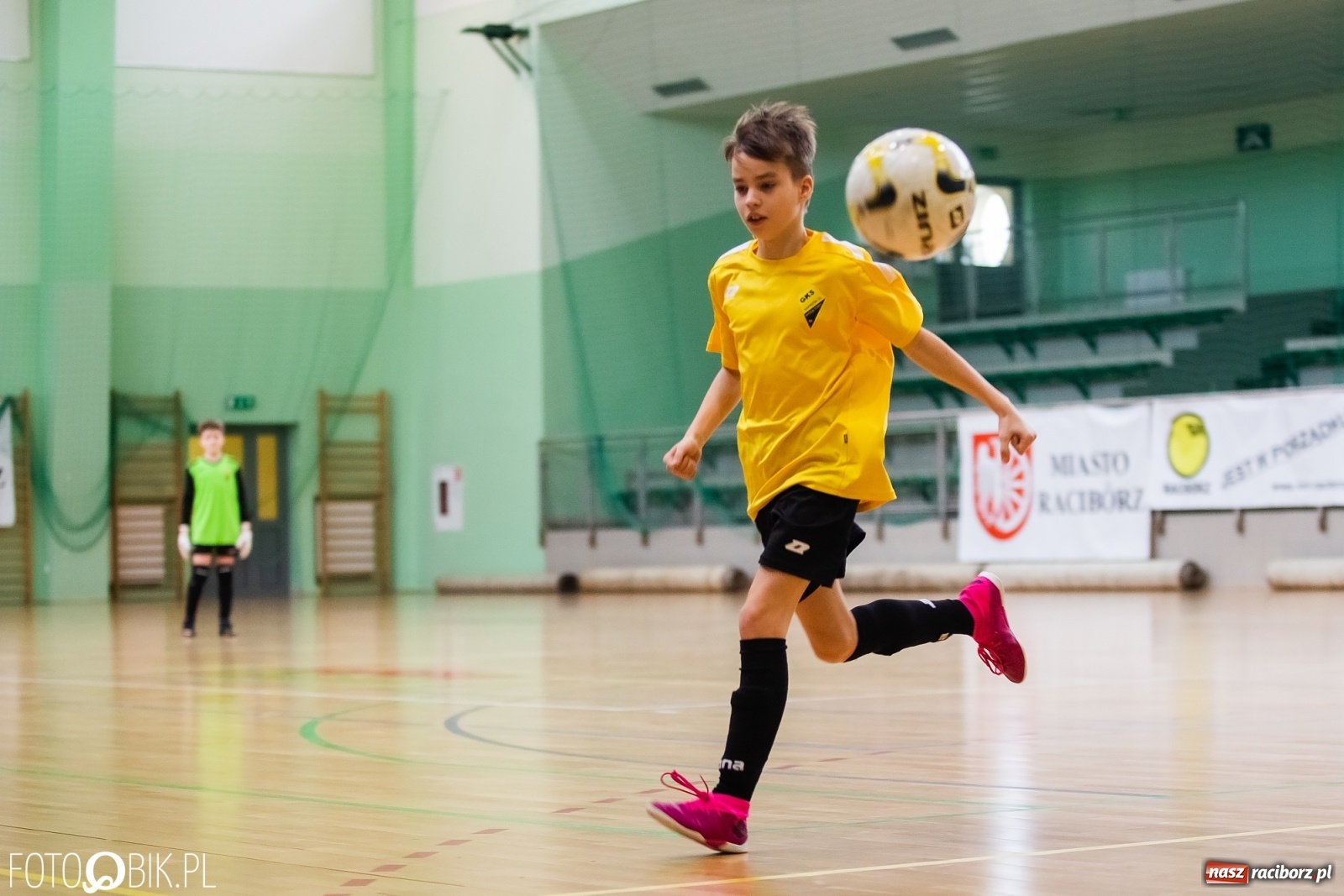 Zdjęcie w galerii na portalu naszraciborz.pl: Halowy Turniej Młodzików w Arenie Rafako wiadomości z regionu