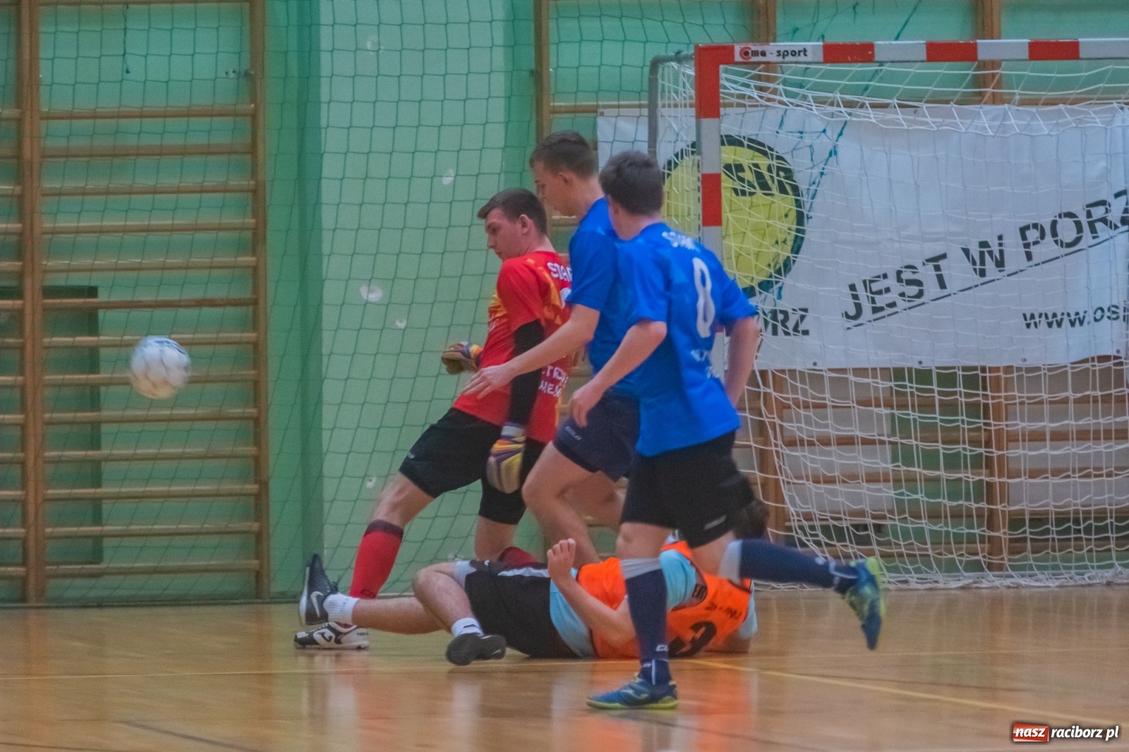 Zdjęcie w galerii na portalu naszraciborz.pl: HLPN. XIX edycja rozgrywek futsalu za nami [FOTO i WIDEO] wiadomości z regionu
