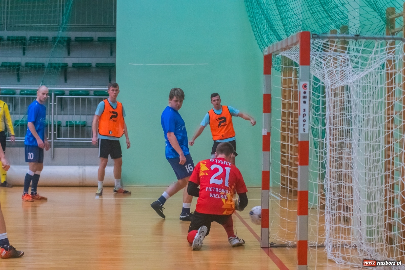 Zdjęcie w galerii na portalu naszraciborz.pl: HLPN. XIX edycja rozgrywek futsalu za nami [FOTO i WIDEO] wiadomości z regionu