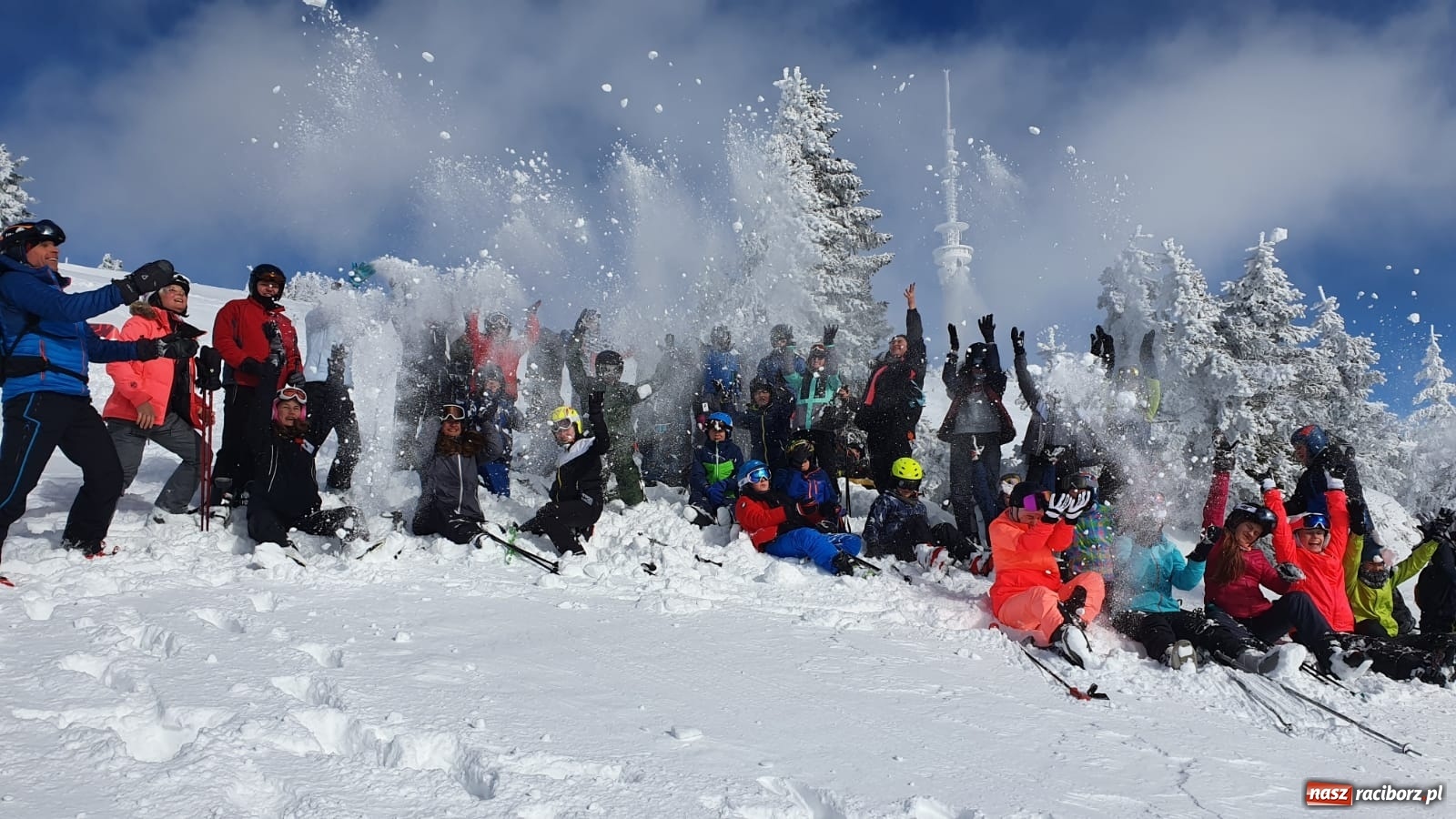 Zdjęcie w galerii na portalu naszraciborz.pl: Uczniowie z Grzegorzowic zaprosili Czechów na wspólne szusowanie wiadomości z regionu