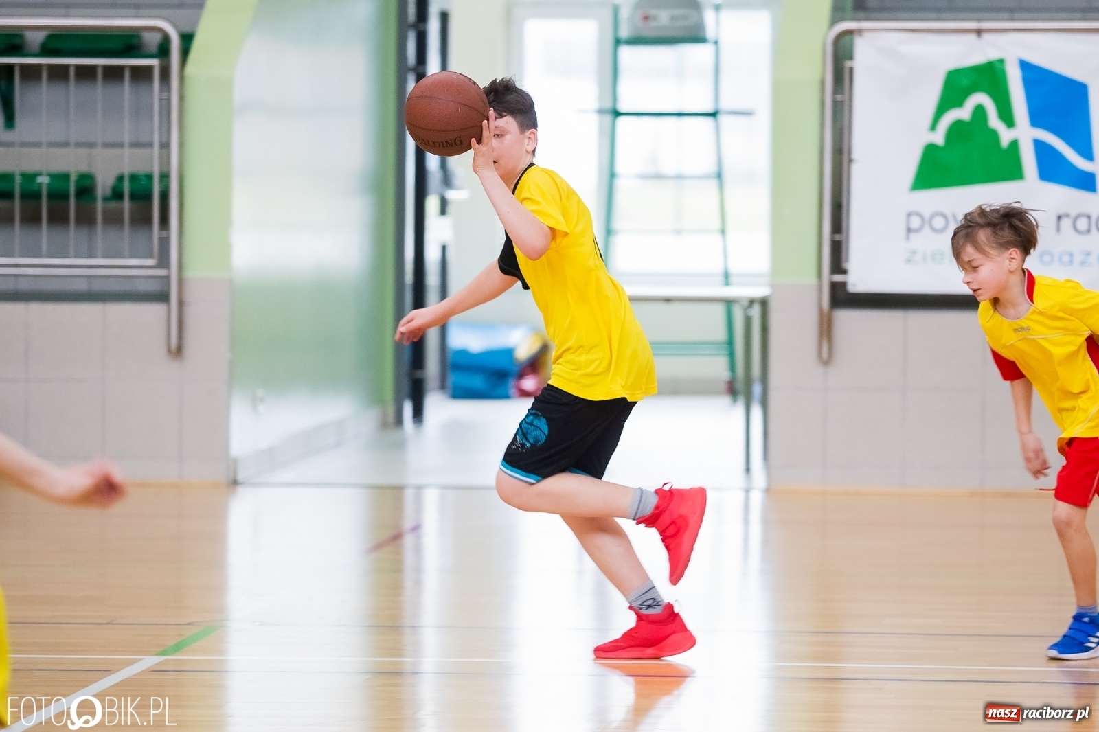 Zdjęcie w galerii na portalu naszraciborz.pl: Mini koszykówka chłopców szkół podstawowych wiadomości z regionu