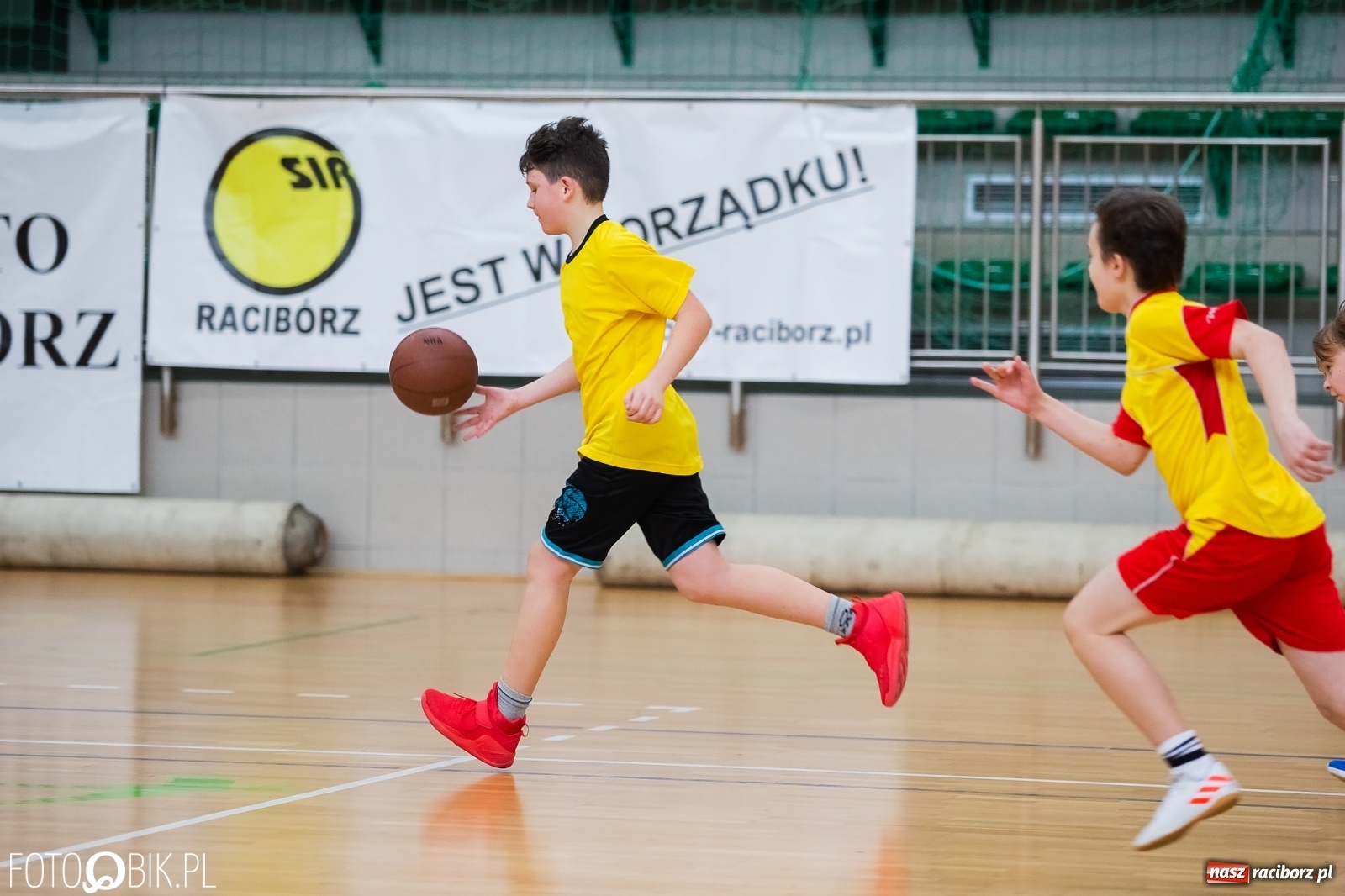 Zdjęcie w galerii na portalu naszraciborz.pl: Mini koszykówka chłopców szkół podstawowych wiadomości z regionu