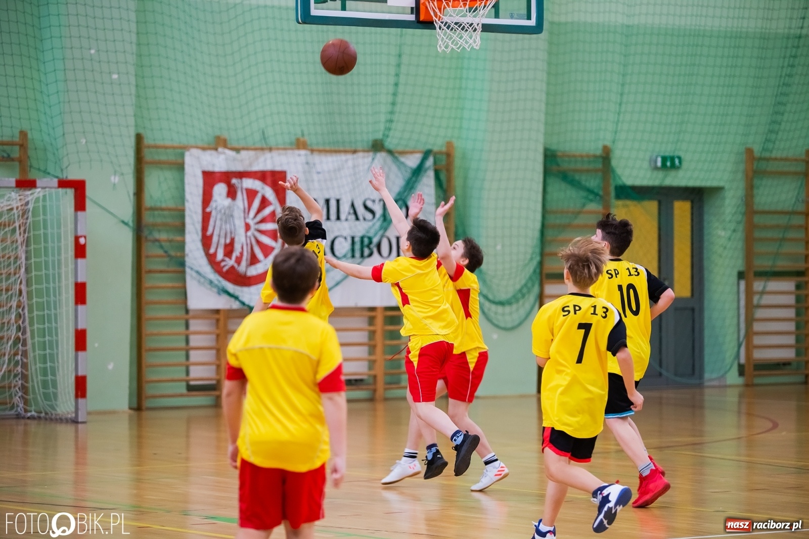 Zdjęcie w galerii na portalu naszraciborz.pl: Mini koszykówka chłopców szkół podstawowych wiadomości z regionu