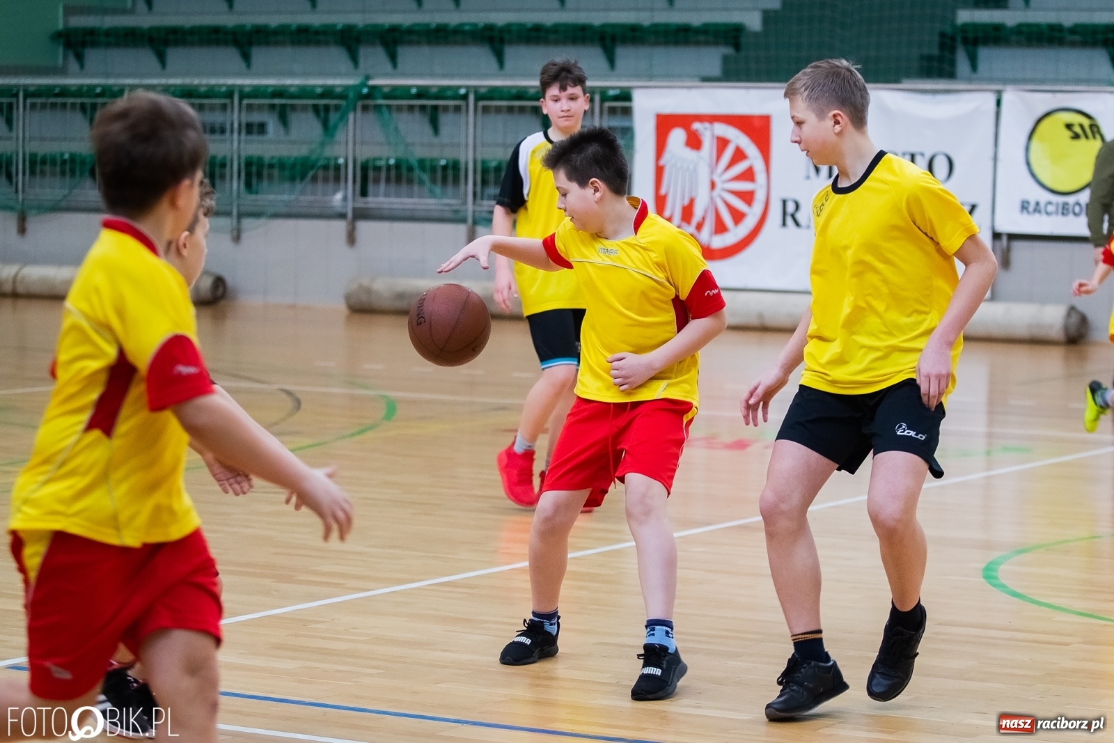 Zdjęcie w galerii na portalu naszraciborz.pl: Mini koszykówka chłopców szkół podstawowych wiadomości z regionu