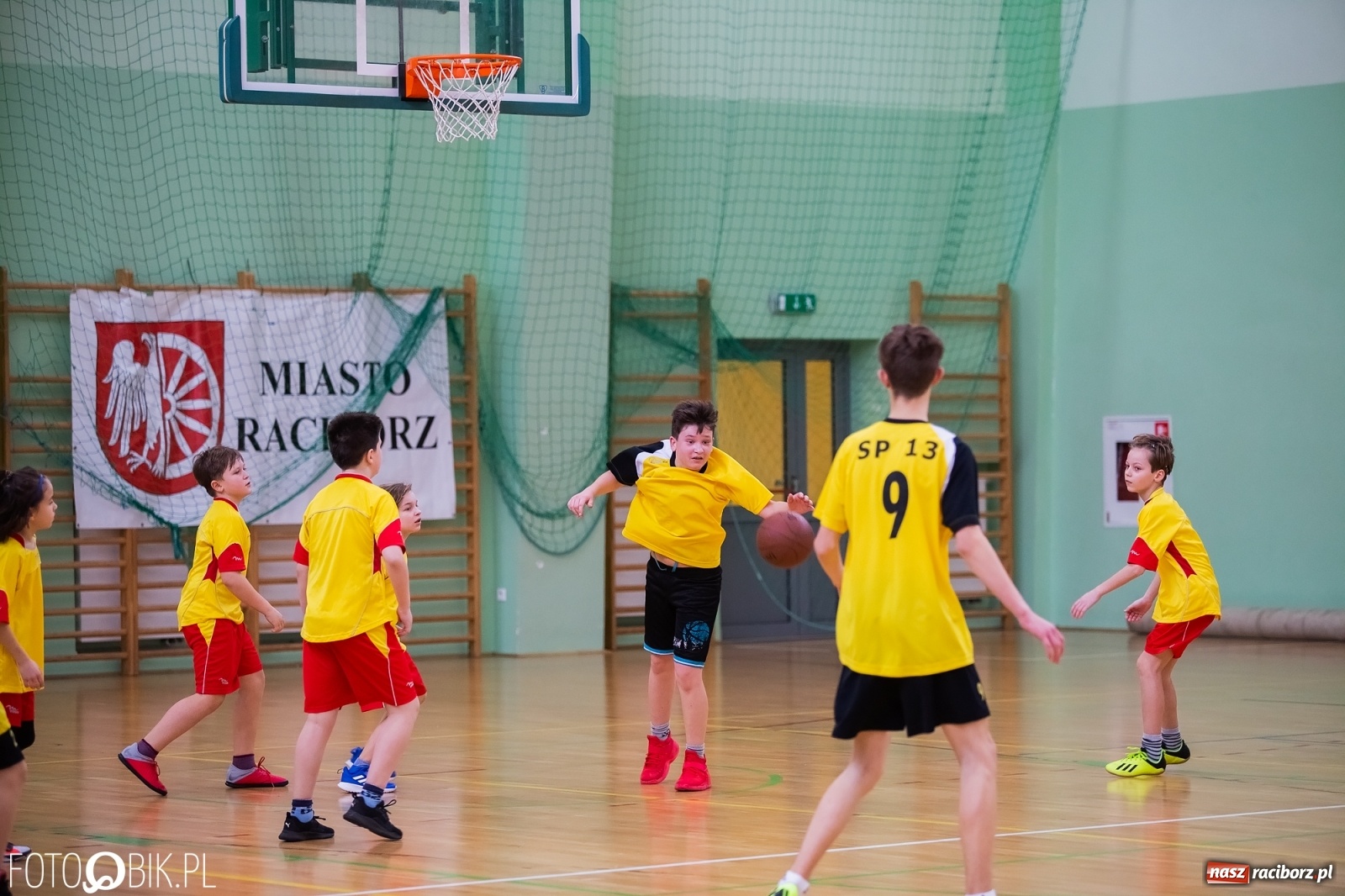 Zdjęcie w galerii na portalu naszraciborz.pl: Mini koszykówka chłopców szkół podstawowych wiadomości z regionu
