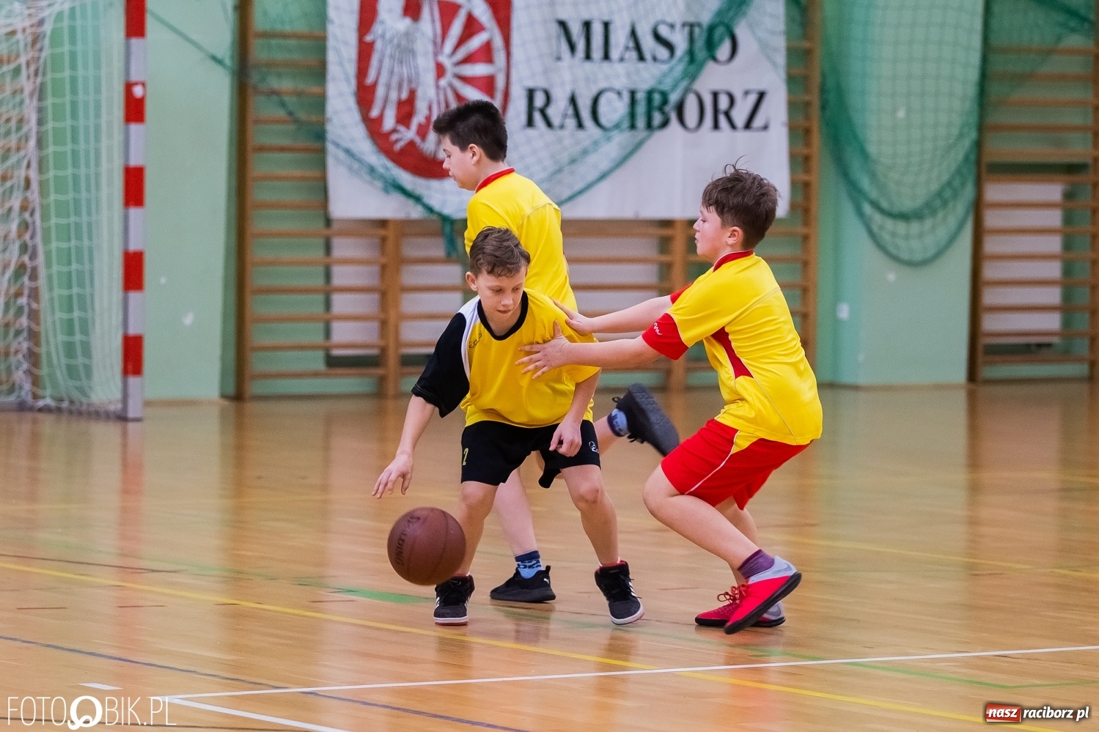 Zdjęcie w galerii na portalu naszraciborz.pl: Mini koszykówka chłopców szkół podstawowych wiadomości z regionu