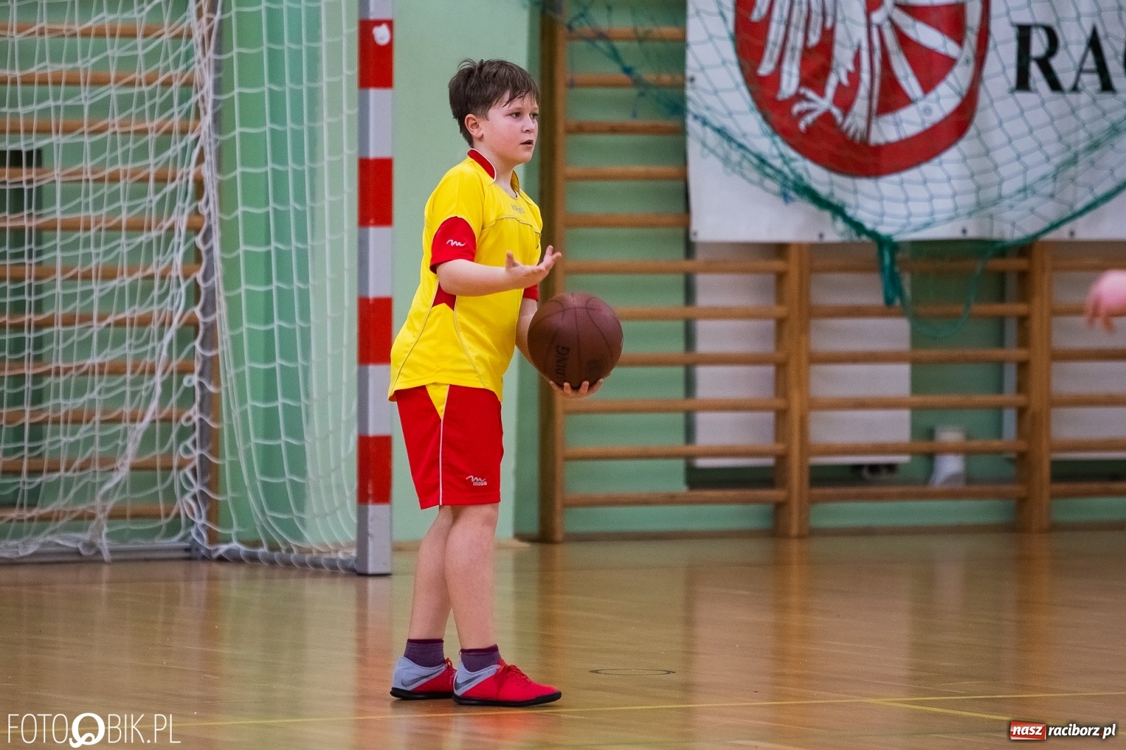 Zdjęcie w galerii na portalu naszraciborz.pl: Mini koszykówka chłopców szkół podstawowych wiadomości z regionu