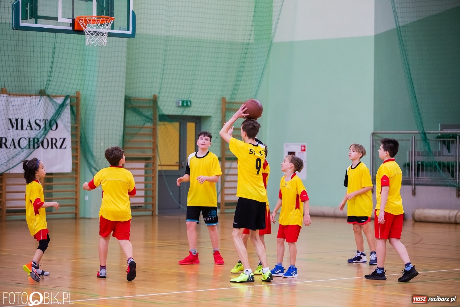 Zdjęcie w galerii na portalu naszraciborz.pl: Mini koszykówka chłopców szkół podstawowych wiadomości z regionu