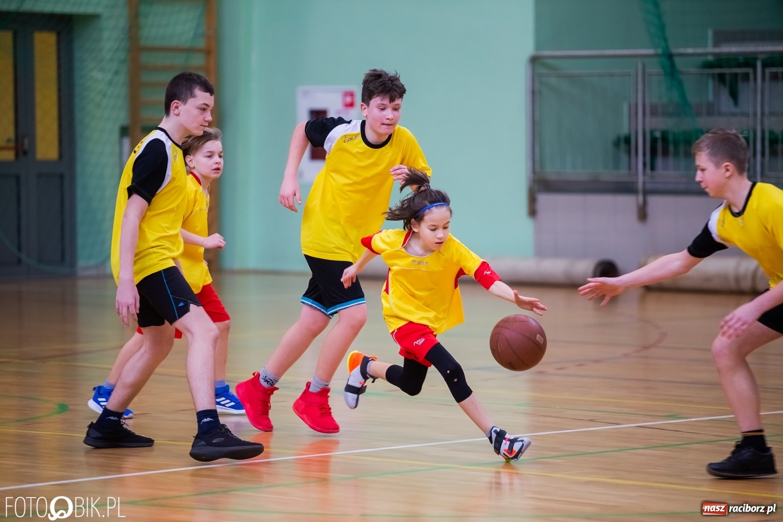 Zdjęcie w galerii na portalu naszraciborz.pl: Mini koszykówka chłopców szkół podstawowych wiadomości z regionu