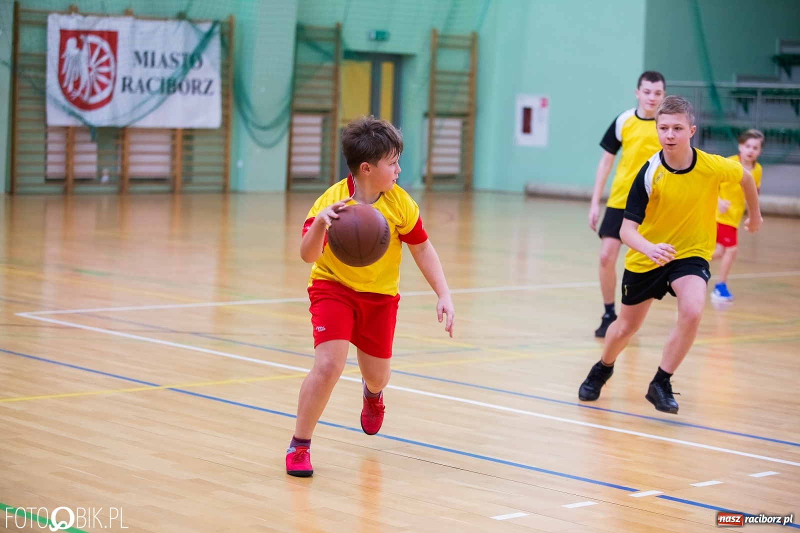 Zdjęcie w galerii na portalu naszraciborz.pl: Mini koszykówka chłopców szkół podstawowych wiadomości z regionu