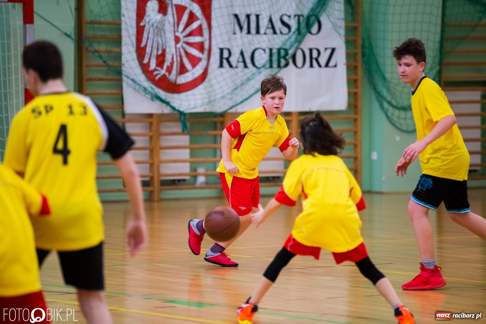 Zdjęcie w galerii na portalu naszraciborz.pl: Mini koszykówka chłopców szkół podstawowych wiadomości z regionu