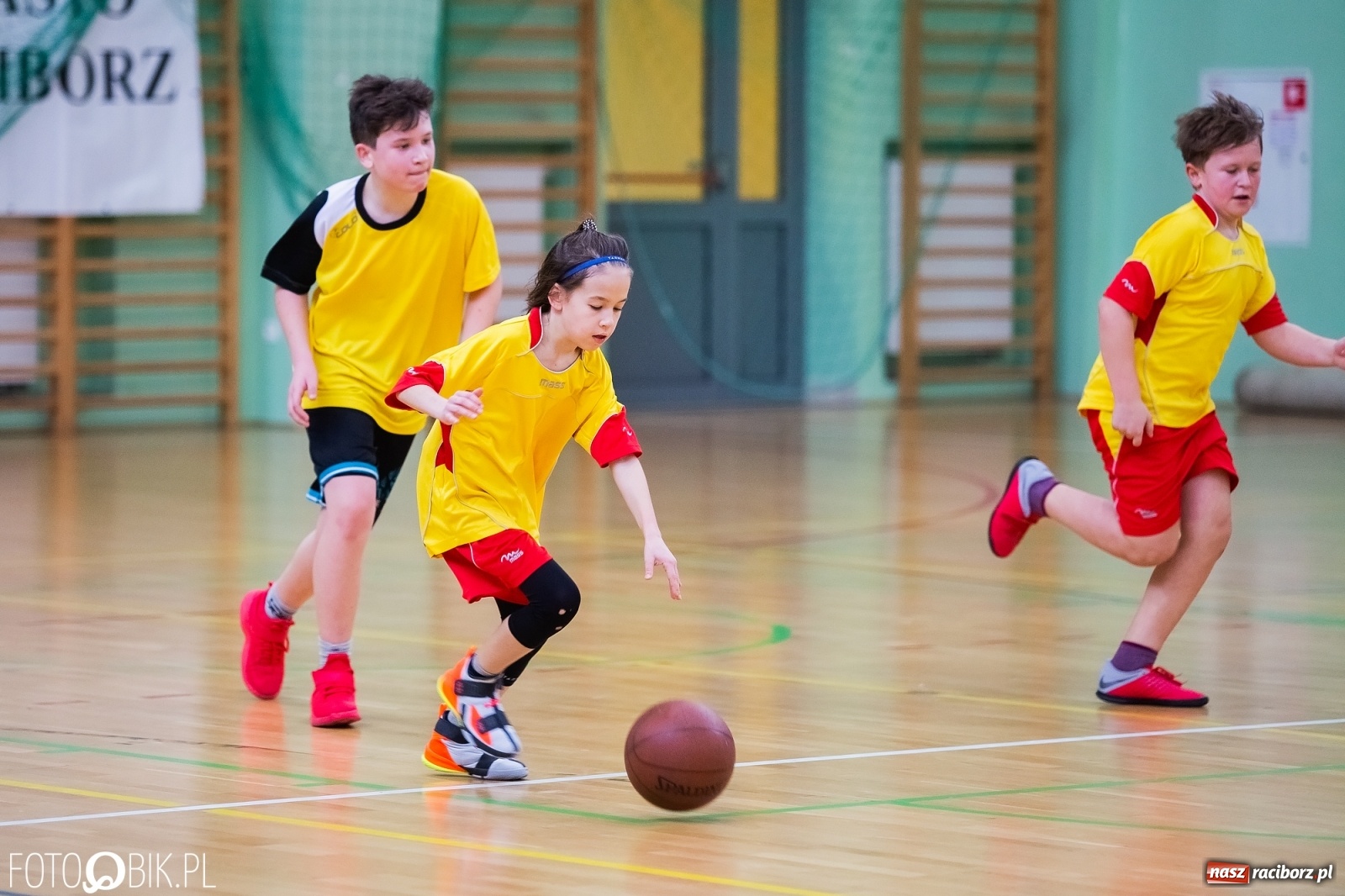 Zdjęcie w galerii na portalu naszraciborz.pl: Mini koszykówka chłopców szkół podstawowych wiadomości z regionu