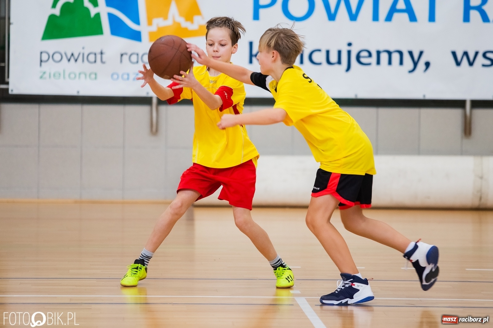 Zdjęcie w galerii na portalu naszraciborz.pl: Mini koszykówka chłopców szkół podstawowych wiadomości z regionu