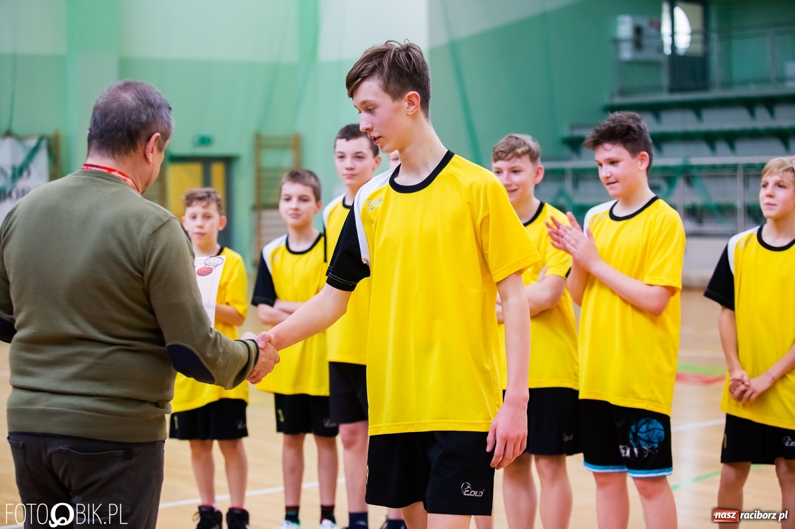 Zdjęcie w galerii na portalu naszraciborz.pl: Mini koszykówka chłopców szkół podstawowych wiadomości z regionu