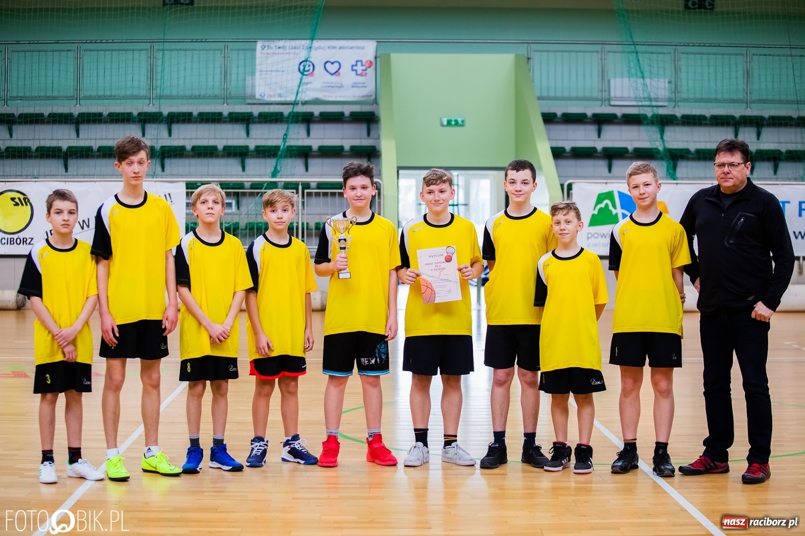 Zdjęcie w galerii na portalu naszraciborz.pl: Mini koszykówka chłopców szkół podstawowych wiadomości z regionu