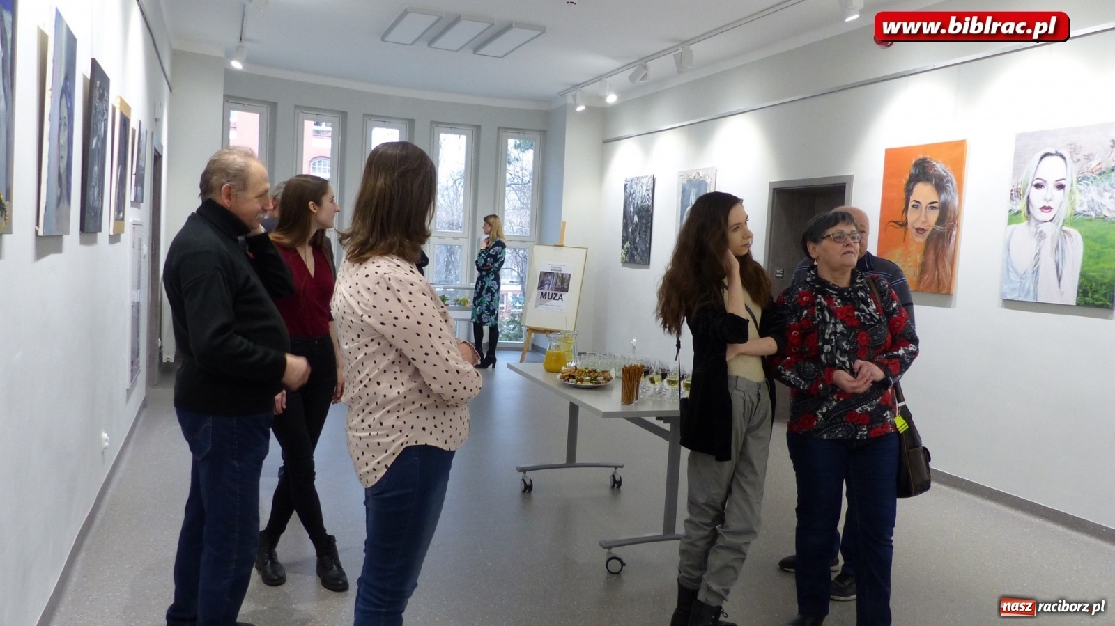 Zdjęcie w galerii na portalu naszraciborz.pl: Muza w raciborskiej bibliotece [FOTO] wiadomości z regionu