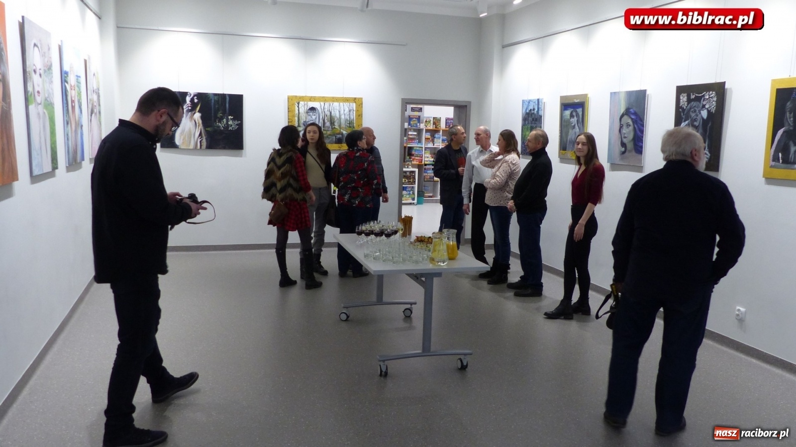 Zdjęcie w galerii na portalu naszraciborz.pl: Muza w raciborskiej bibliotece [FOTO] wiadomości z regionu