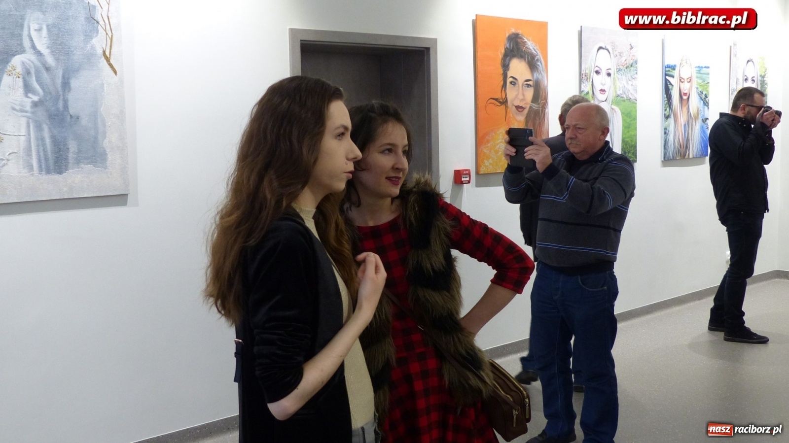 Zdjęcie w galerii na portalu naszraciborz.pl: Muza w raciborskiej bibliotece [FOTO] wiadomości z regionu