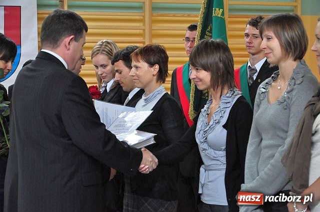 Zdjęcie w galerii na portalu naszraciborz.pl: Powiat rok szkolny rozpoczął w ZSM wiadomości z regionu