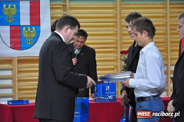 Zdjęcie w galerii na portalu naszraciborz.pl: Powiat rok szkolny rozpoczął w ZSM wiadomości z regionu
