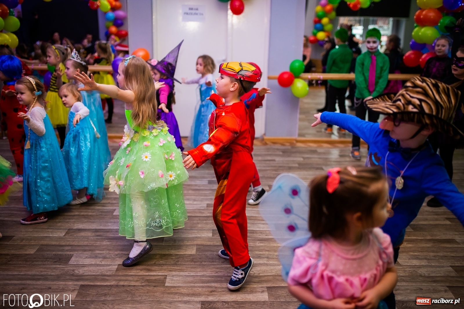Zdjęcie w galerii na portalu naszraciborz.pl: Wspólna zabawa na Balu Karnawałowym w MDK wiadomości z regionu