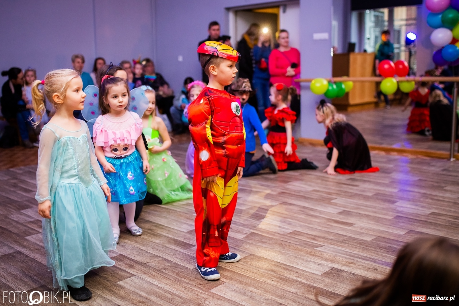 Zdjęcie w galerii na portalu naszraciborz.pl: Wspólna zabawa na Balu Karnawałowym w MDK wiadomości z regionu