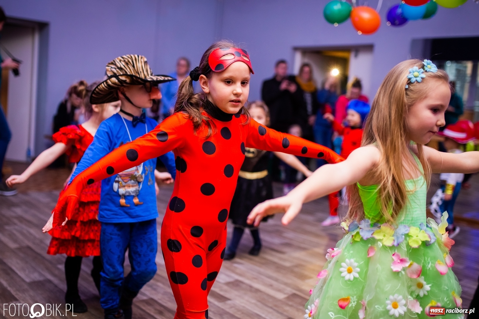 Zdjęcie w galerii na portalu naszraciborz.pl: Wspólna zabawa na Balu Karnawałowym w MDK wiadomości z regionu
