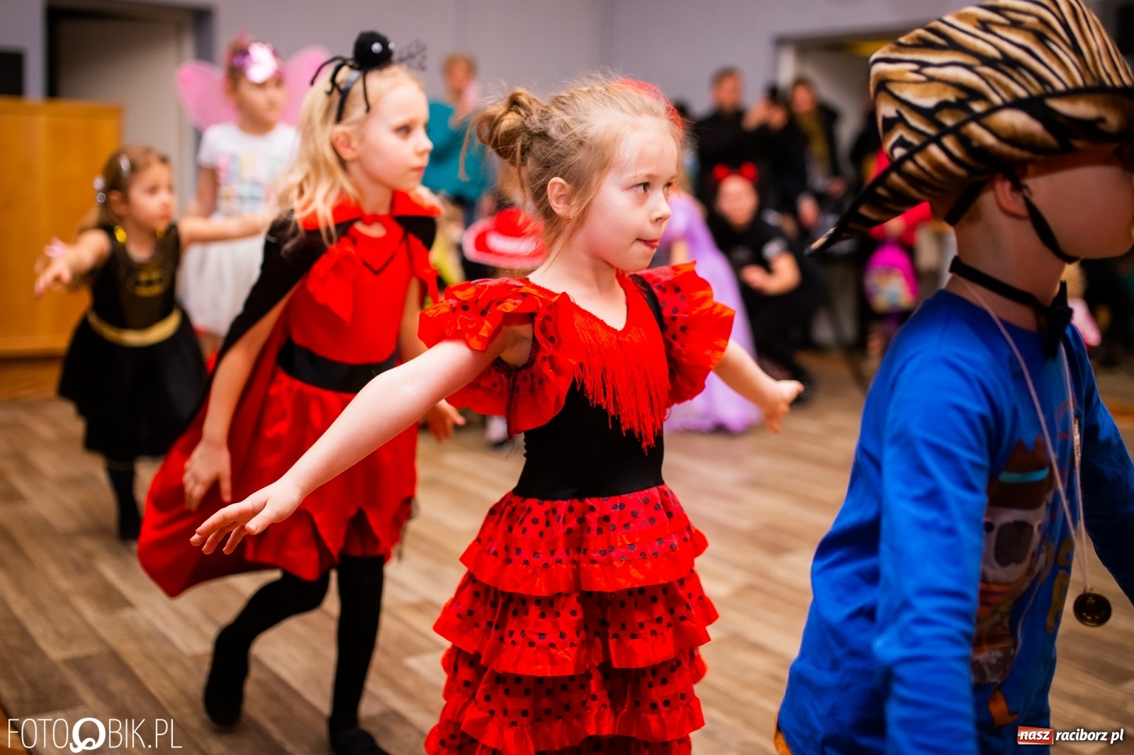 Zdjęcie w galerii na portalu naszraciborz.pl: Wspólna zabawa na Balu Karnawałowym w MDK wiadomości z regionu
