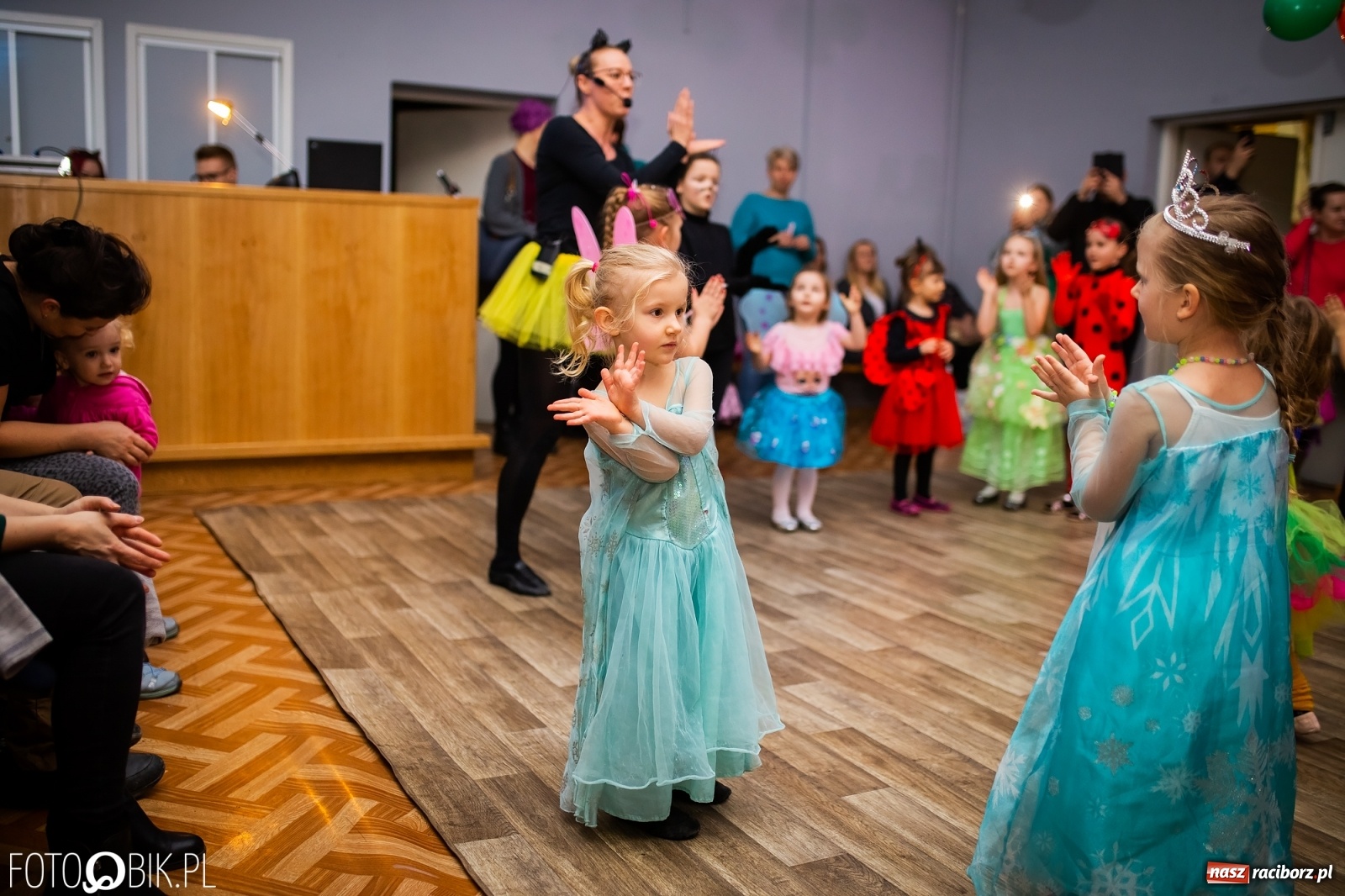 Zdjęcie w galerii na portalu naszraciborz.pl: Wspólna zabawa na Balu Karnawałowym w MDK wiadomości z regionu