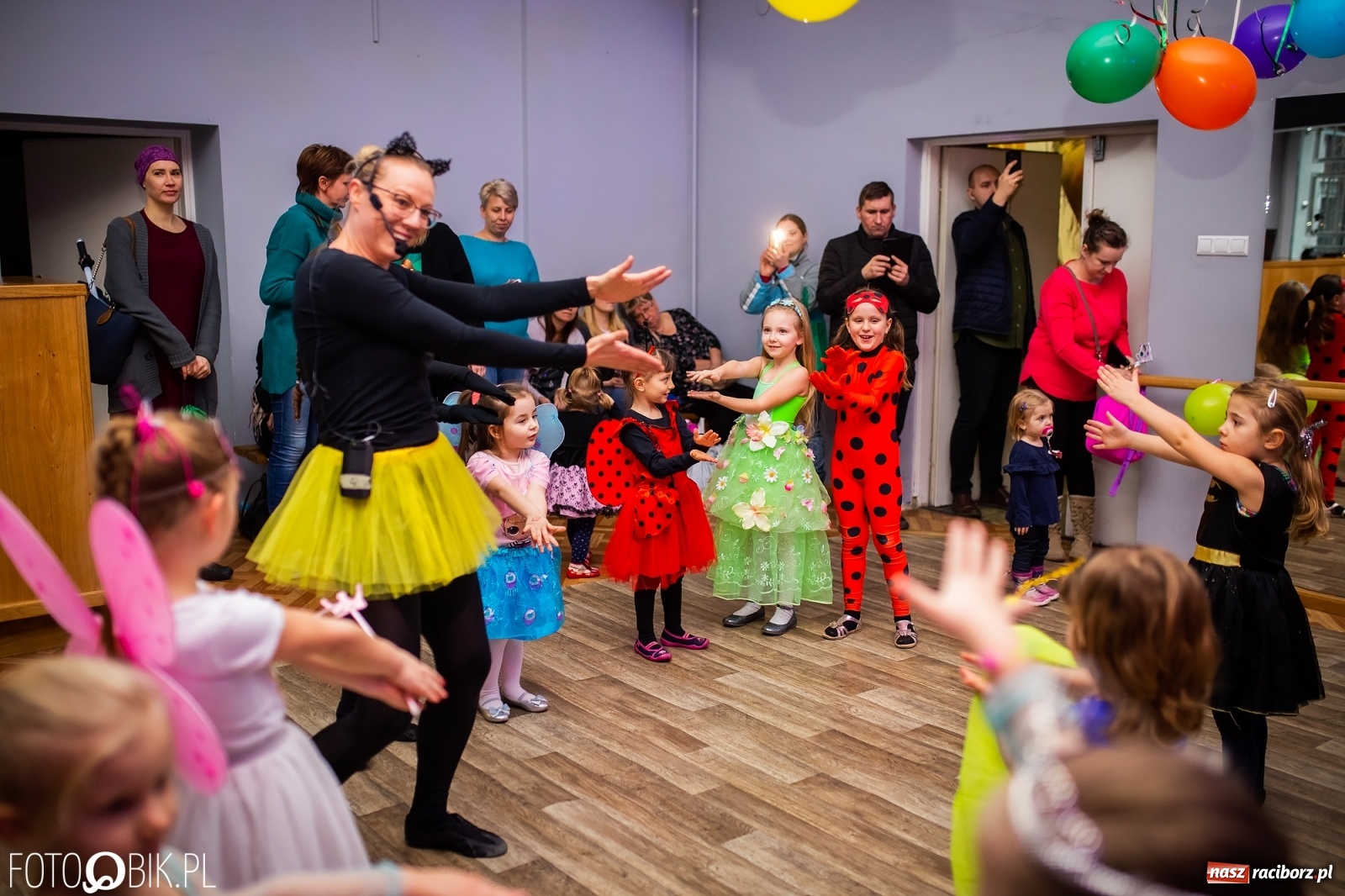 Zdjęcie w galerii na portalu naszraciborz.pl: Wspólna zabawa na Balu Karnawałowym w MDK wiadomości z regionu