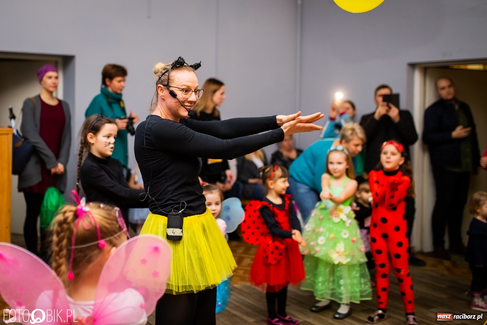 Zdjęcie w galerii na portalu naszraciborz.pl: Wspólna zabawa na Balu Karnawałowym w MDK wiadomości z regionu