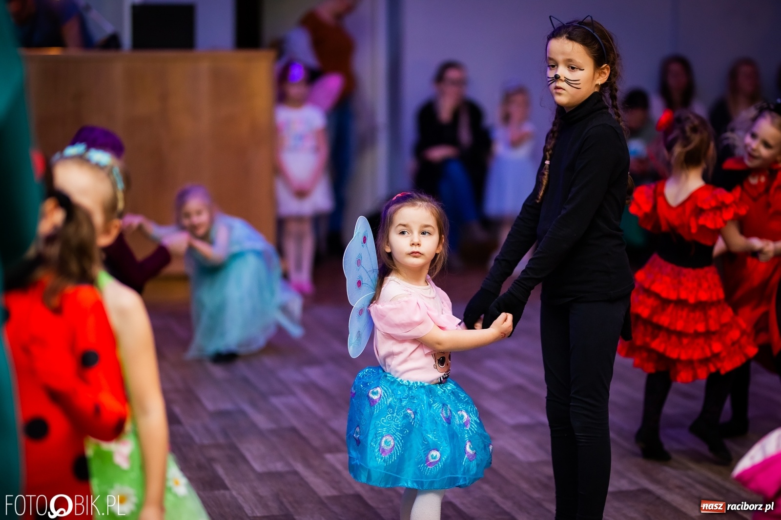 Zdjęcie w galerii na portalu naszraciborz.pl: Wspólna zabawa na Balu Karnawałowym w MDK wiadomości z regionu