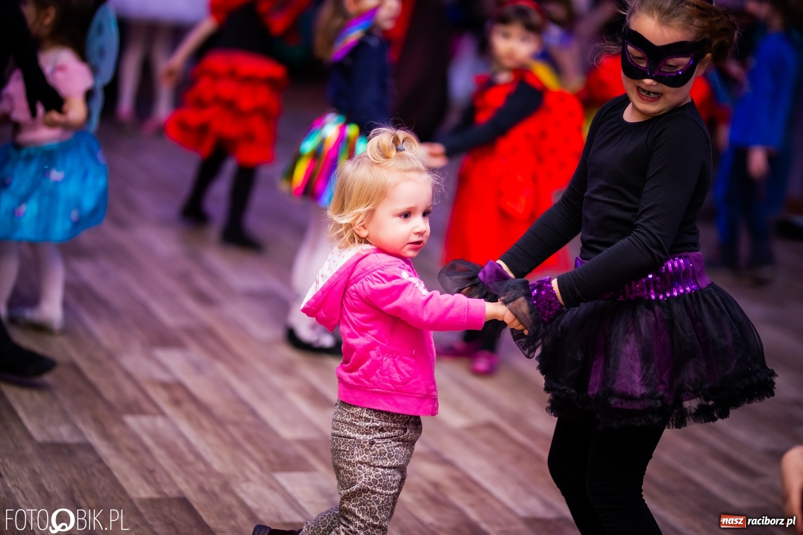 Zdjęcie w galerii na portalu naszraciborz.pl: Wspólna zabawa na Balu Karnawałowym w MDK wiadomości z regionu