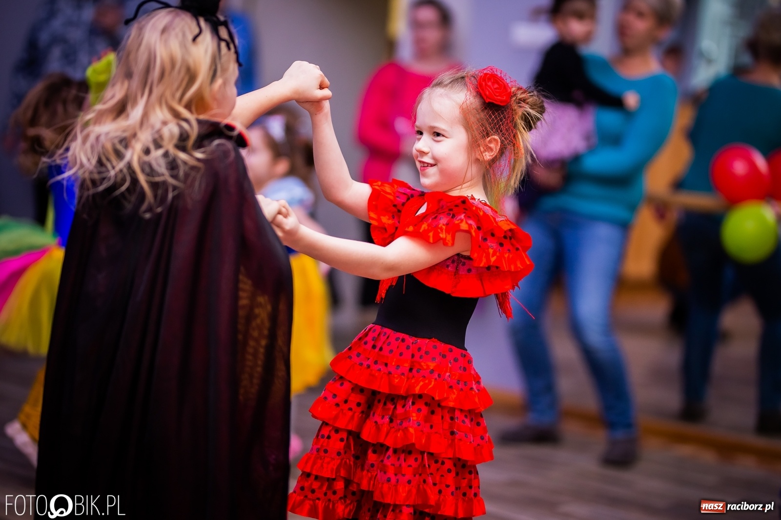 Zdjęcie w galerii na portalu naszraciborz.pl: Wspólna zabawa na Balu Karnawałowym w MDK wiadomości z regionu