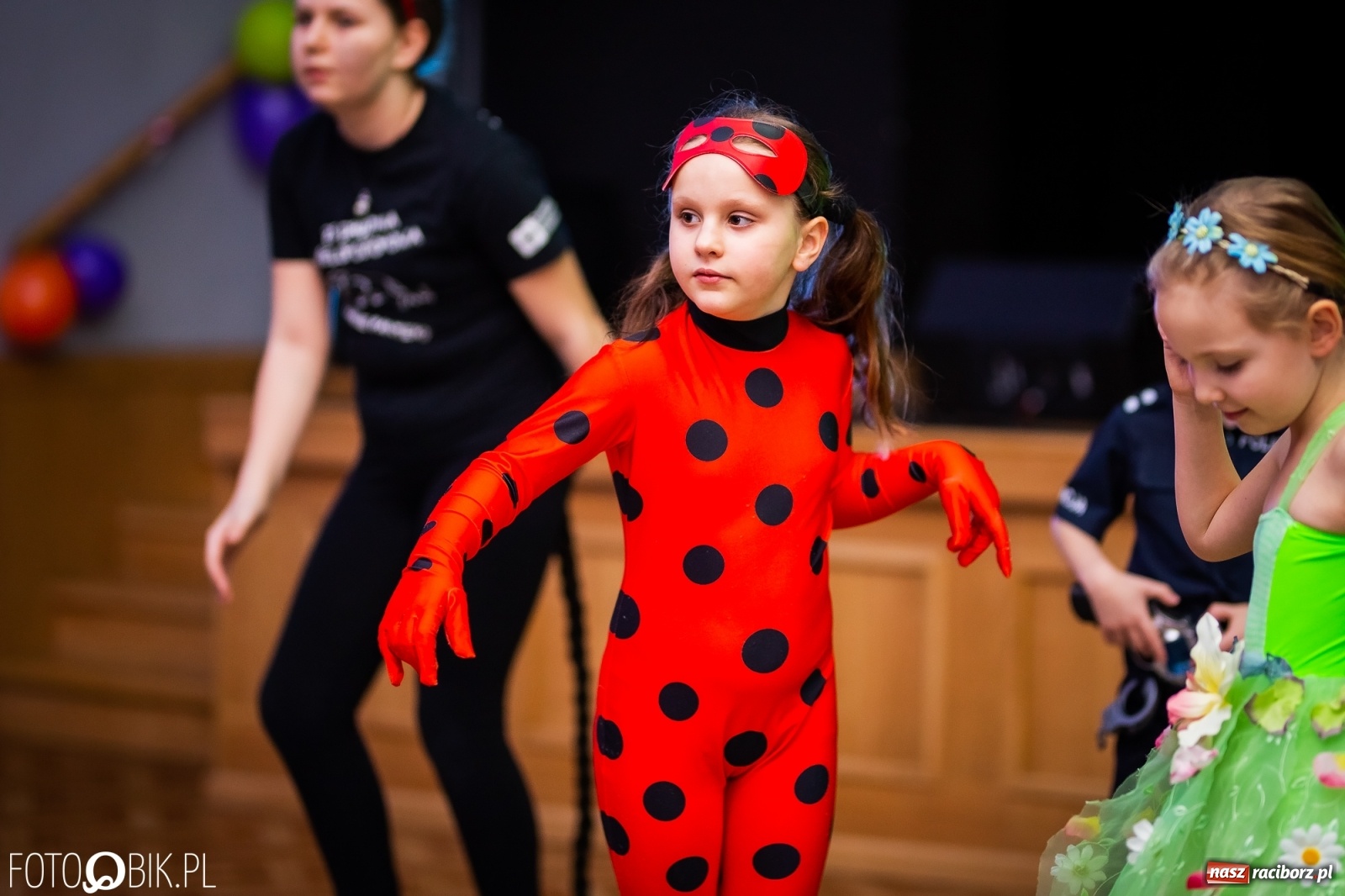 Zdjęcie w galerii na portalu naszraciborz.pl: Wspólna zabawa na Balu Karnawałowym w MDK wiadomości z regionu