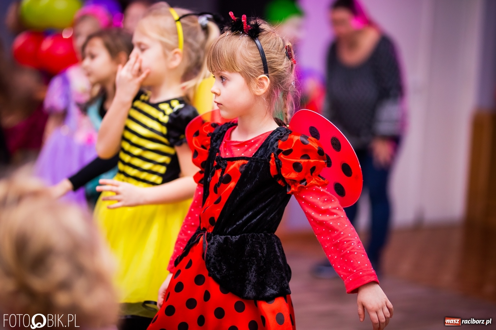 Zdjęcie w galerii na portalu naszraciborz.pl: Wspólna zabawa na Balu Karnawałowym w MDK wiadomości z regionu