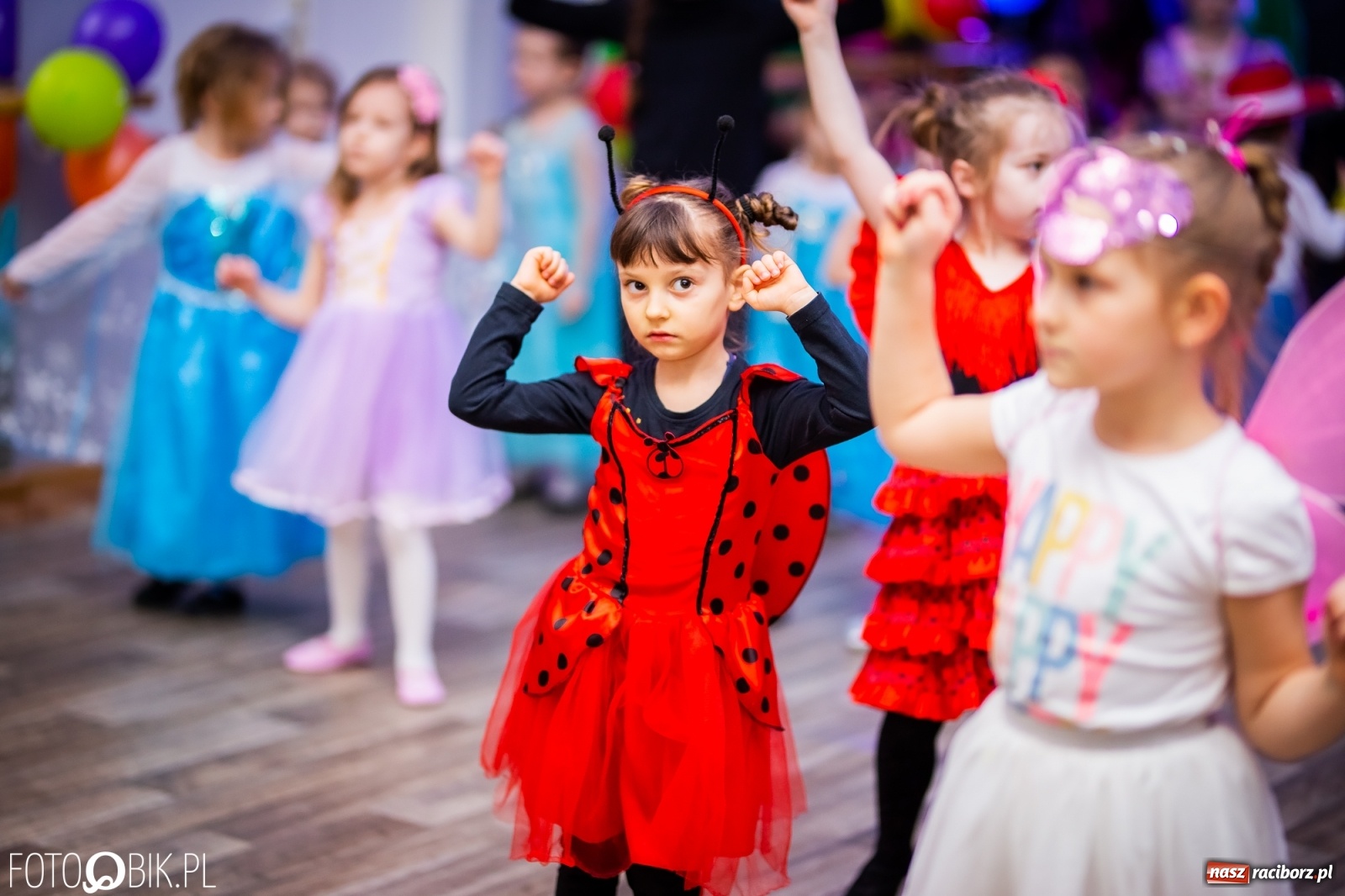 Zdjęcie w galerii na portalu naszraciborz.pl: Wspólna zabawa na Balu Karnawałowym w MDK wiadomości z regionu