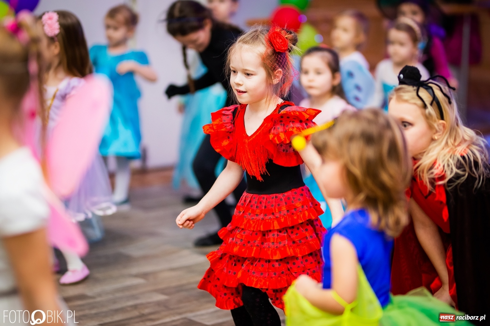 Zdjęcie w galerii na portalu naszraciborz.pl: Wspólna zabawa na Balu Karnawałowym w MDK wiadomości z regionu