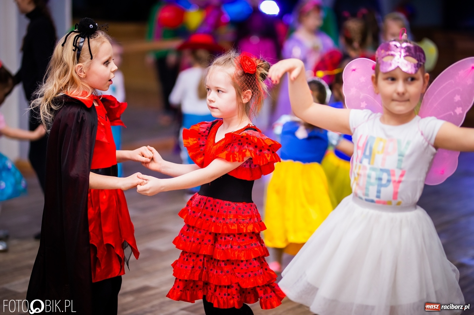 Zdjęcie w galerii na portalu naszraciborz.pl: Wspólna zabawa na Balu Karnawałowym w MDK wiadomości z regionu