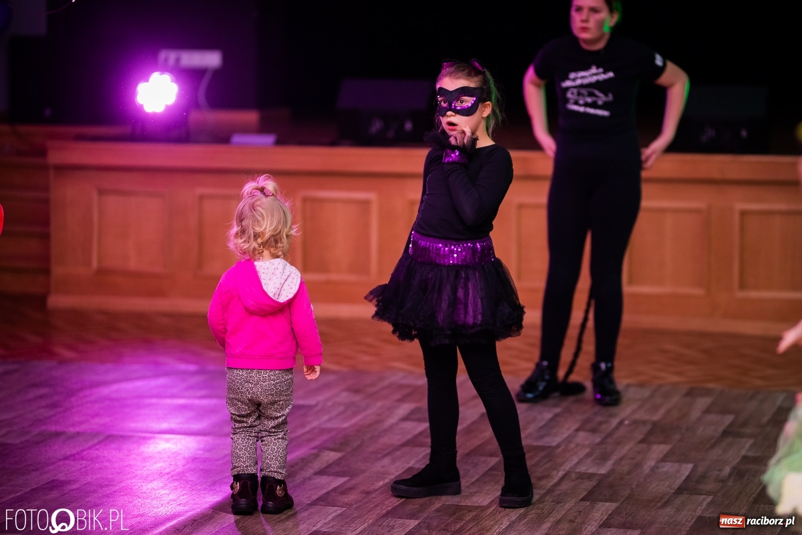 Zdjęcie w galerii na portalu naszraciborz.pl: Wspólna zabawa na Balu Karnawałowym w MDK wiadomości z regionu